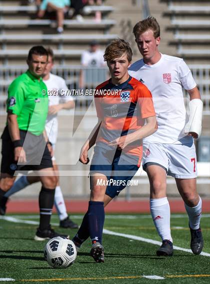 Thumbnail 2 in Regis Jesuit vs Legend photogallery.