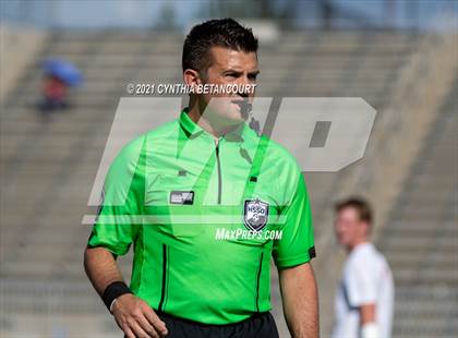 Thumbnail 3 in Regis Jesuit vs Legend photogallery.