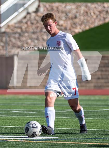 Thumbnail 2 in Regis Jesuit vs Legend photogallery.