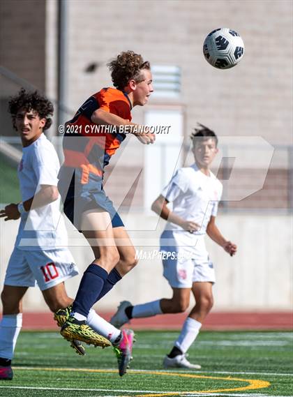 Thumbnail 2 in Regis Jesuit vs Legend photogallery.