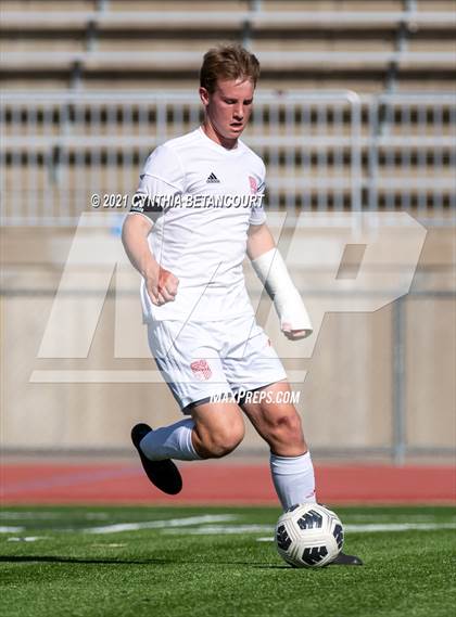Thumbnail 2 in Regis Jesuit vs Legend photogallery.