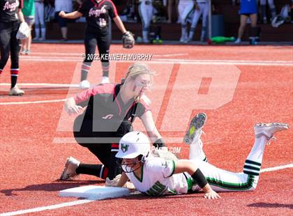 Thumbnail 2 in Iowa Park vs Argyle (UIL 4A Region I Regional Final) photogallery.