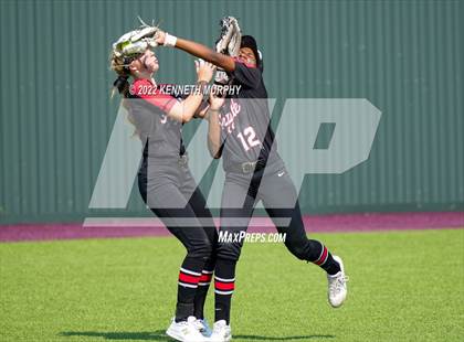Thumbnail 1 in Iowa Park vs Argyle (UIL 4A Region I Regional Final) photogallery.