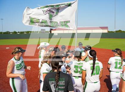 Thumbnail 1 in Iowa Park vs Argyle (UIL 4A Region I Regional Final) photogallery.
