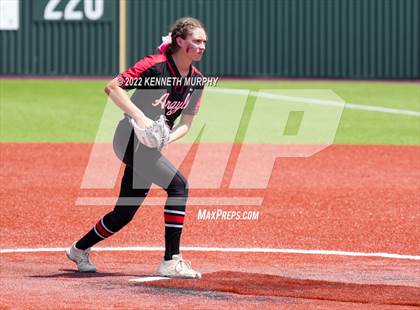 Thumbnail 3 in Iowa Park vs Argyle (UIL 4A Region I Regional Final) photogallery.