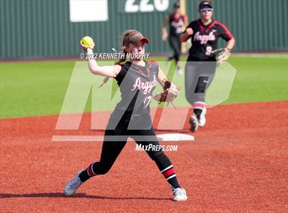 Thumbnail 3 in Iowa Park vs Argyle (UIL 4A Region I Regional Final) photogallery.