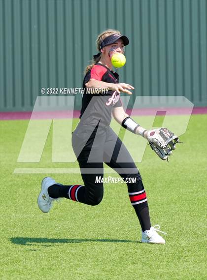 Thumbnail 1 in Iowa Park vs Argyle (UIL 4A Region I Regional Final) photogallery.