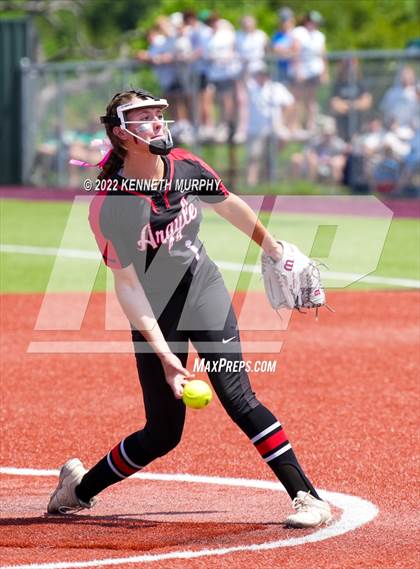 Thumbnail 1 in Iowa Park vs Argyle (UIL 4A Region I Regional Final) photogallery.