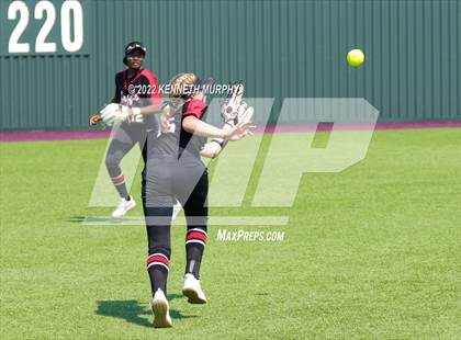 Thumbnail 2 in Iowa Park vs Argyle (UIL 4A Region I Regional Final) photogallery.