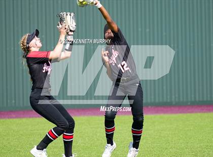 Thumbnail 3 in Iowa Park vs Argyle (UIL 4A Region I Regional Final) photogallery.