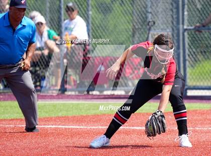 Thumbnail 2 in Iowa Park vs Argyle (UIL 4A Region I Regional Final) photogallery.