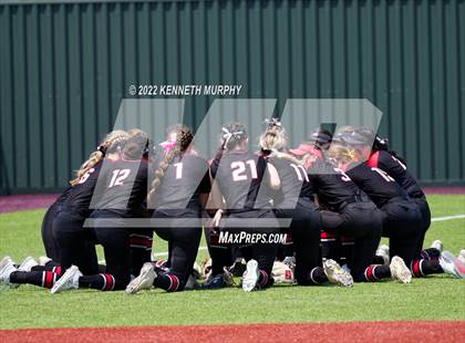 Thumbnail 3 in Iowa Park vs Argyle (UIL 4A Region I Regional Final) photogallery.