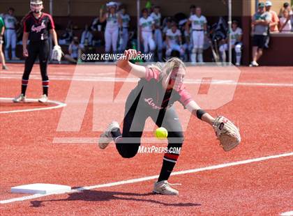 Thumbnail 3 in Iowa Park vs Argyle (UIL 4A Region I Regional Final) photogallery.