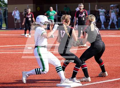 Thumbnail 3 in Iowa Park vs Argyle (UIL 4A Region I Regional Final) photogallery.