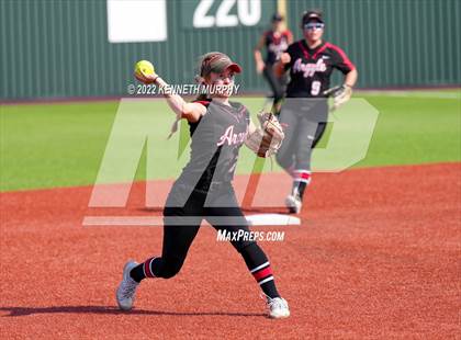 Thumbnail 1 in Iowa Park vs Argyle (UIL 4A Region I Regional Final) photogallery.