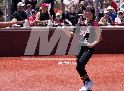Thumbnail 3 in Iowa Park vs Argyle (UIL 4A Region I Regional Final) photogallery.