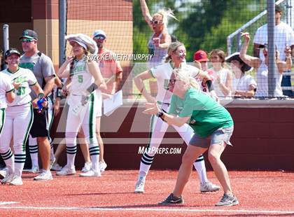 Thumbnail 2 in Iowa Park vs Argyle (UIL 4A Region I Regional Final) photogallery.