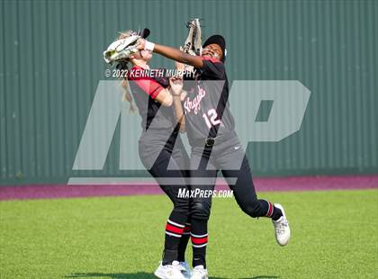 Thumbnail 2 in Iowa Park vs Argyle (UIL 4A Region I Regional Final) photogallery.