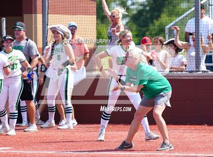 Thumbnail 1 in Iowa Park vs Argyle (UIL 4A Region I Regional Final) photogallery.