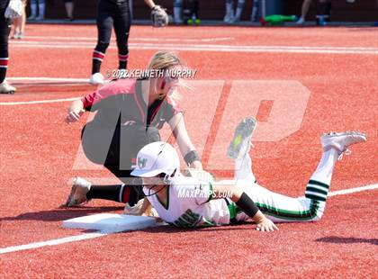 Thumbnail 3 in Iowa Park vs Argyle (UIL 4A Region I Regional Final) photogallery.
