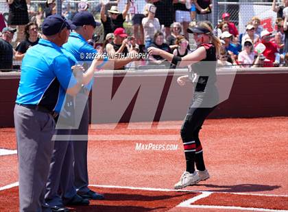 Thumbnail 3 in Iowa Park vs Argyle (UIL 4A Region I Regional Final) photogallery.