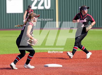 Thumbnail 2 in Iowa Park vs Argyle (UIL 4A Region I Regional Final) photogallery.