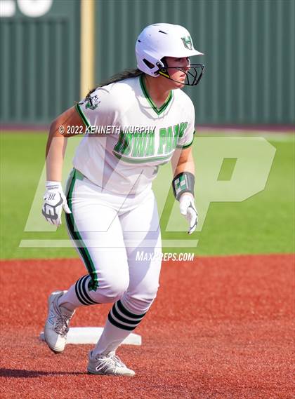 Thumbnail 2 in Iowa Park vs Argyle (UIL 4A Region I Regional Final) photogallery.