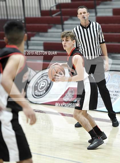 Thumbnail 2 in Rancho Mirage vs. St. Thomas Aquinas - Canada (Rancho Mirage Holiday Invitational) photogallery.