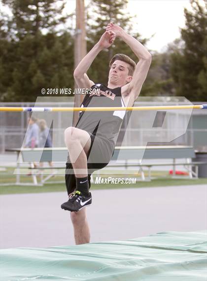 Thumbnail 3 in Capital Valley Conference 1A Meet  photogallery.