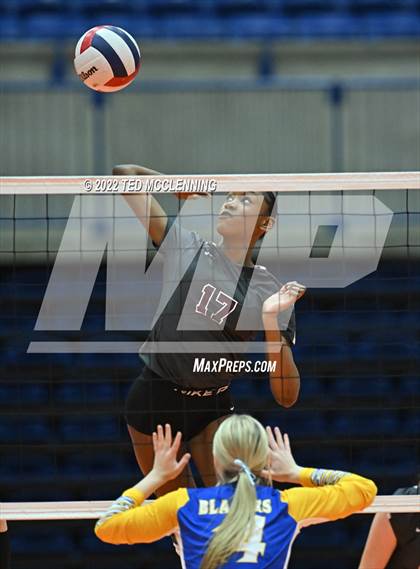 Thumbnail 3 in Benton vs. Valley View (AAA 5A State Final) photogallery.