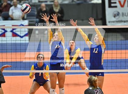 Thumbnail 2 in Benton vs. Valley View (AAA 5A State Final) photogallery.
