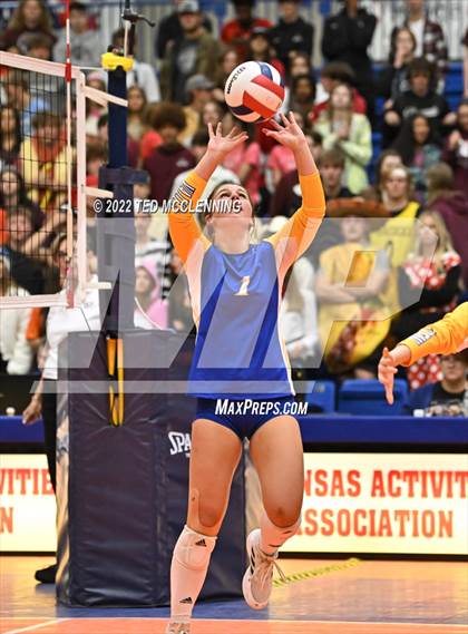 Thumbnail 1 in Benton vs. Valley View (AAA 5A State Final) photogallery.