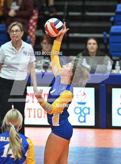 Thumbnail 2 in Benton vs. Valley View (AAA 5A State Final) photogallery.