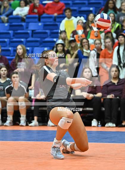 Thumbnail 1 in Benton vs. Valley View (AAA 5A State Final) photogallery.
