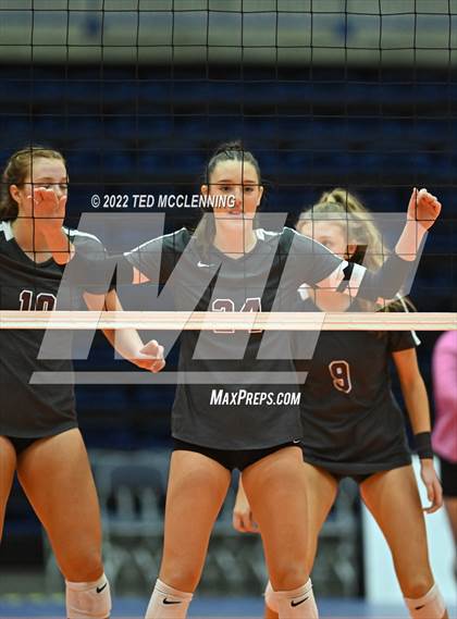 Thumbnail 3 in Benton vs. Valley View (AAA 5A State Final) photogallery.