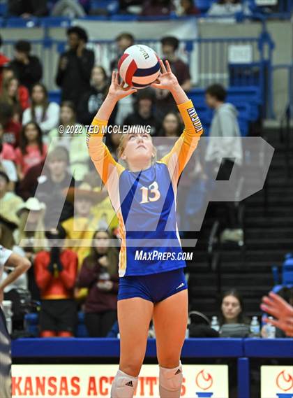 Thumbnail 1 in Benton vs. Valley View (AAA 5A State Final) photogallery.