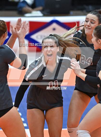 Thumbnail 3 in Benton vs. Valley View (AAA 5A State Final) photogallery.