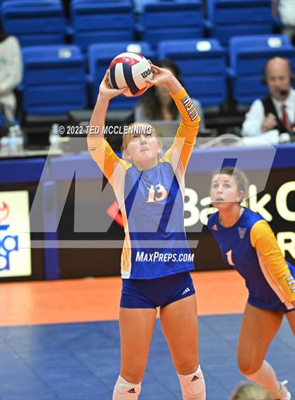 Thumbnail 1 in Benton vs. Valley View (AAA 5A State Final) photogallery.