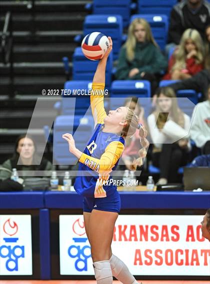 Thumbnail 2 in Benton vs. Valley View (AAA 5A State Final) photogallery.