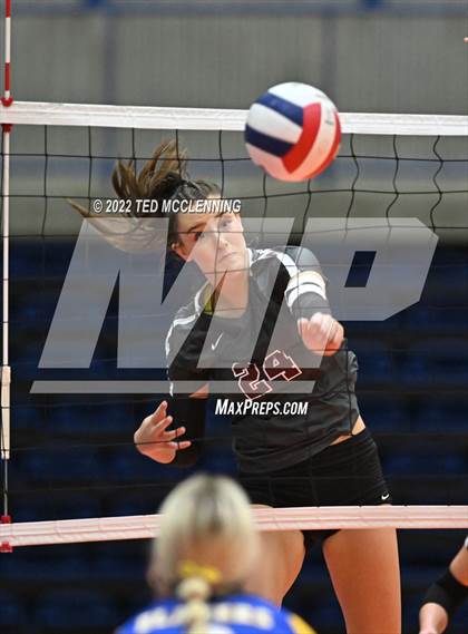 Thumbnail 3 in Benton vs. Valley View (AAA 5A State Final) photogallery.