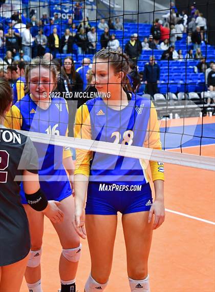 Thumbnail 1 in Benton vs. Valley View (AAA 5A State Final) photogallery.