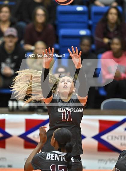Thumbnail 1 in Benton vs. Valley View (AAA 5A State Final) photogallery.