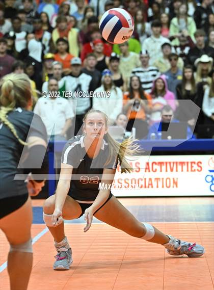 Thumbnail 1 in Benton vs. Valley View (AAA 5A State Final) photogallery.