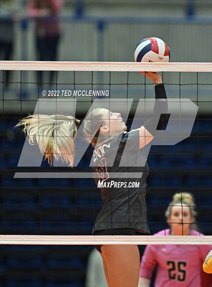 Thumbnail 1 in Benton vs. Valley View (AAA 5A State Final) photogallery.