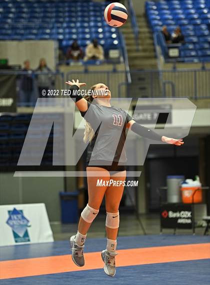 Thumbnail 3 in Benton vs. Valley View (AAA 5A State Final) photogallery.