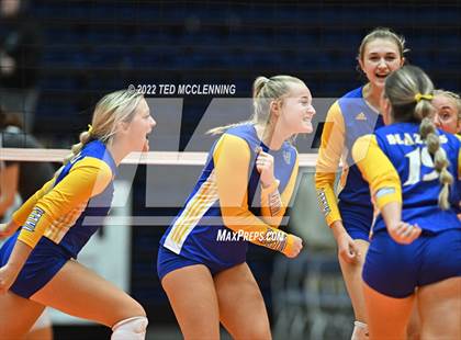 Thumbnail 2 in Benton vs. Valley View (AAA 5A State Final) photogallery.