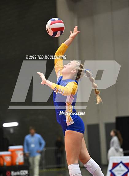 Thumbnail 3 in Benton vs. Valley View (AAA 5A State Final) photogallery.