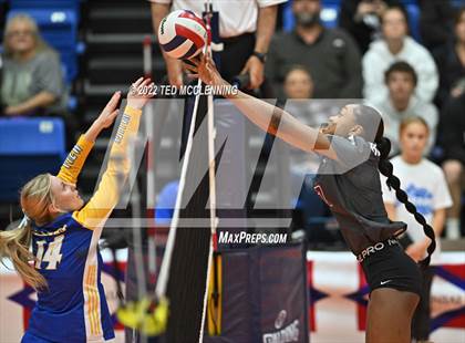 Thumbnail 3 in Benton vs. Valley View (AAA 5A State Final) photogallery.