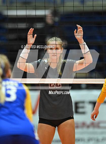 Thumbnail 1 in Benton vs. Valley View (AAA 5A State Final) photogallery.