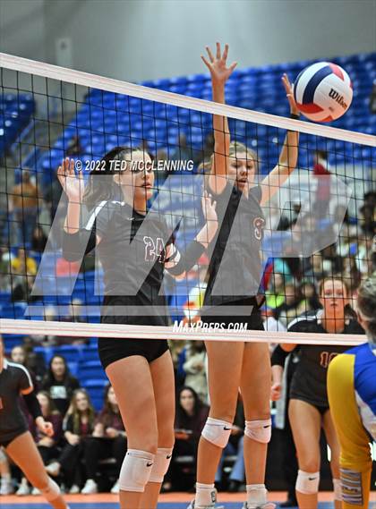 Thumbnail 2 in Benton vs. Valley View (AAA 5A State Final) photogallery.